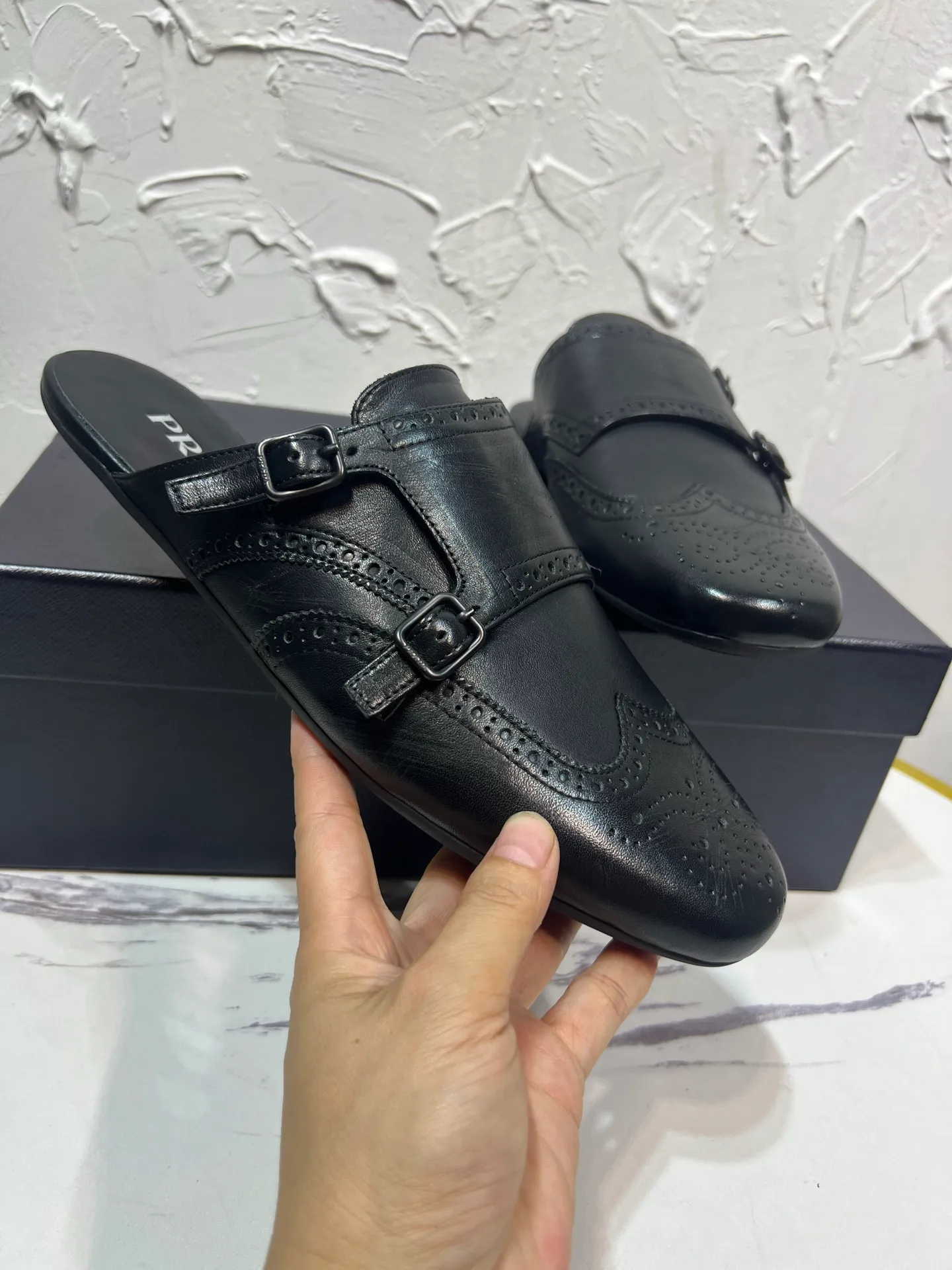 P780 prada derby2025 spring and autumn latest Prada slip-on retro men's Muleto shoes, Shuffle double-buckle Monk shoes, upper cowhide, lining and foot cowhide, rubber sole, black and brown 2-color original packaging Code number: 39-46